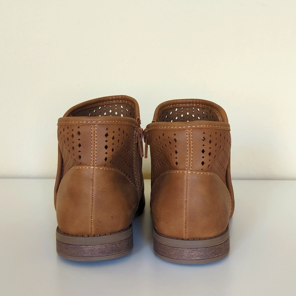 Cat & Jack Brown Fashion Booties - Picture 4 of 8